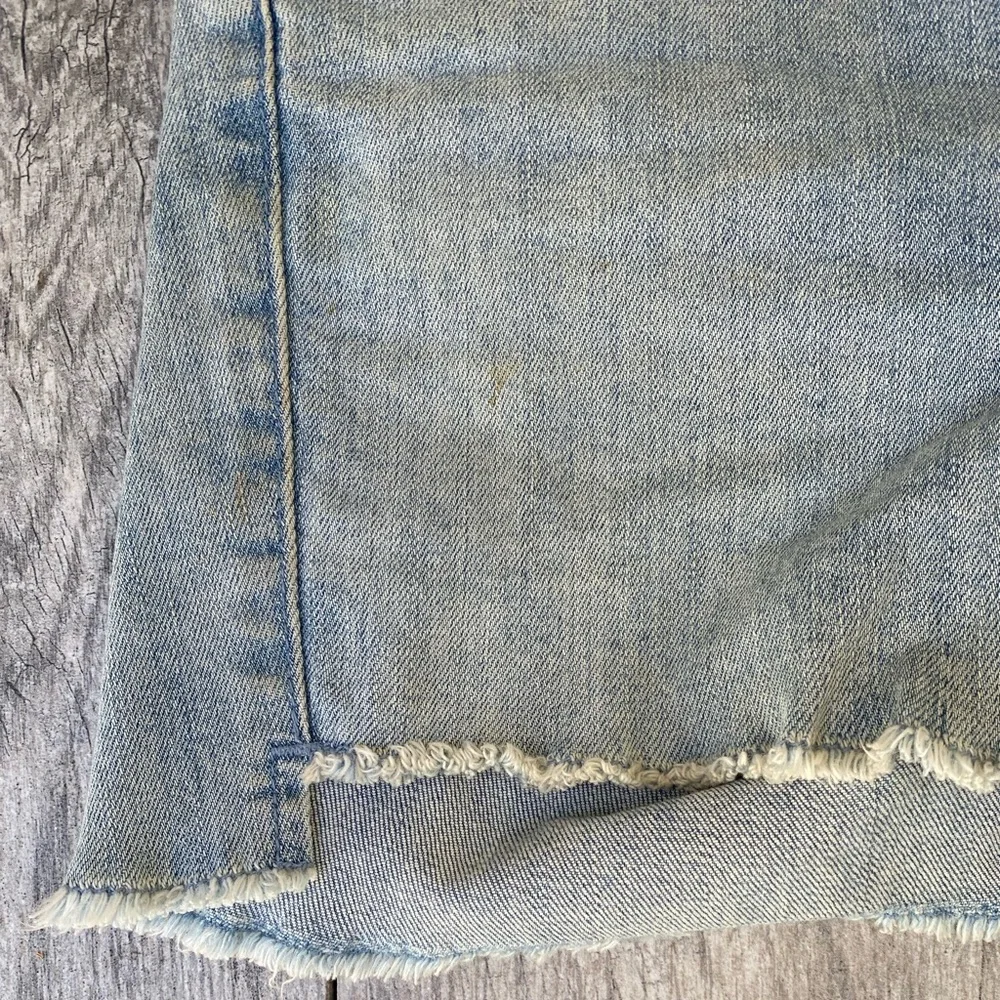 Kut from the kloth fray shorts size 2 - Picture 2 of 9